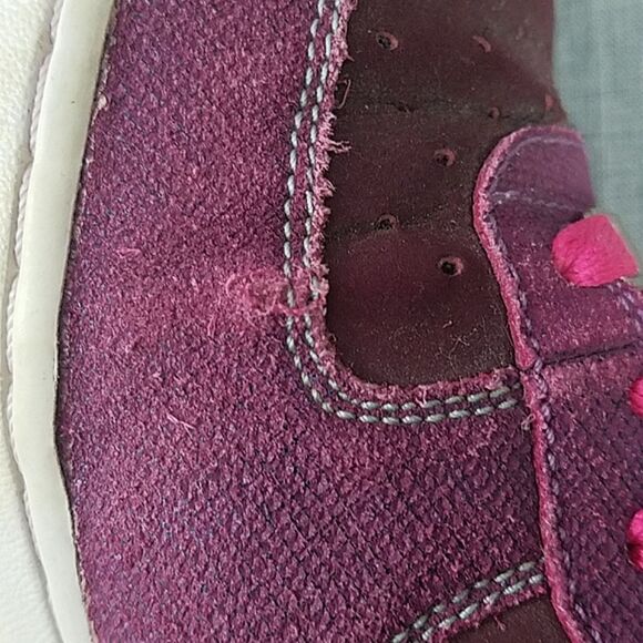 Athletic_Shoes